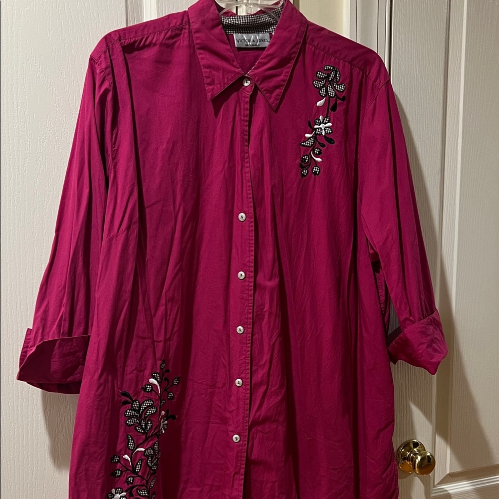 Victoria Jones Woman Pink Blouse with Black Embroidery